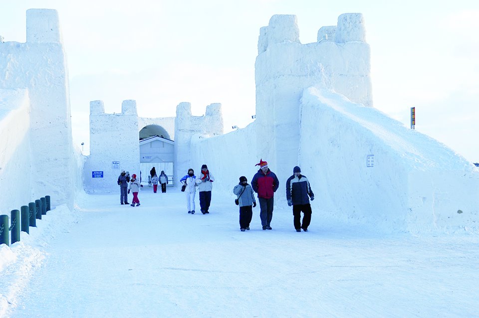 леден замък в Лапландия