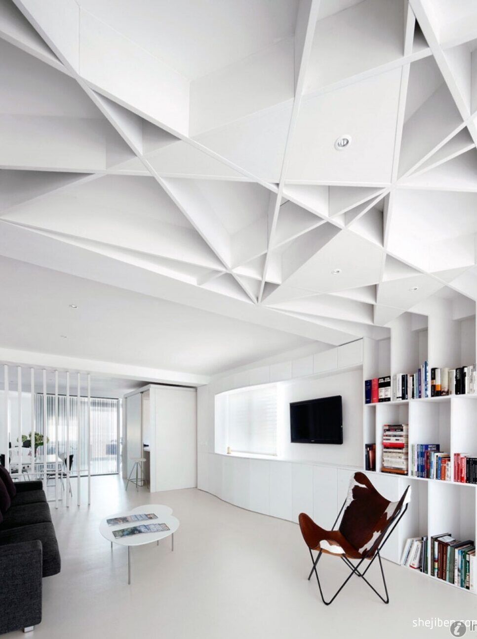 бял декоративен таван